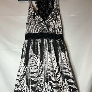 Women's Black & White Fern-Print Mini Dress with Lace Waist